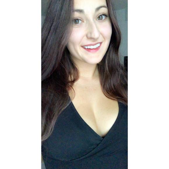 Meet your Posher, Noémie - Picture 1 of 1